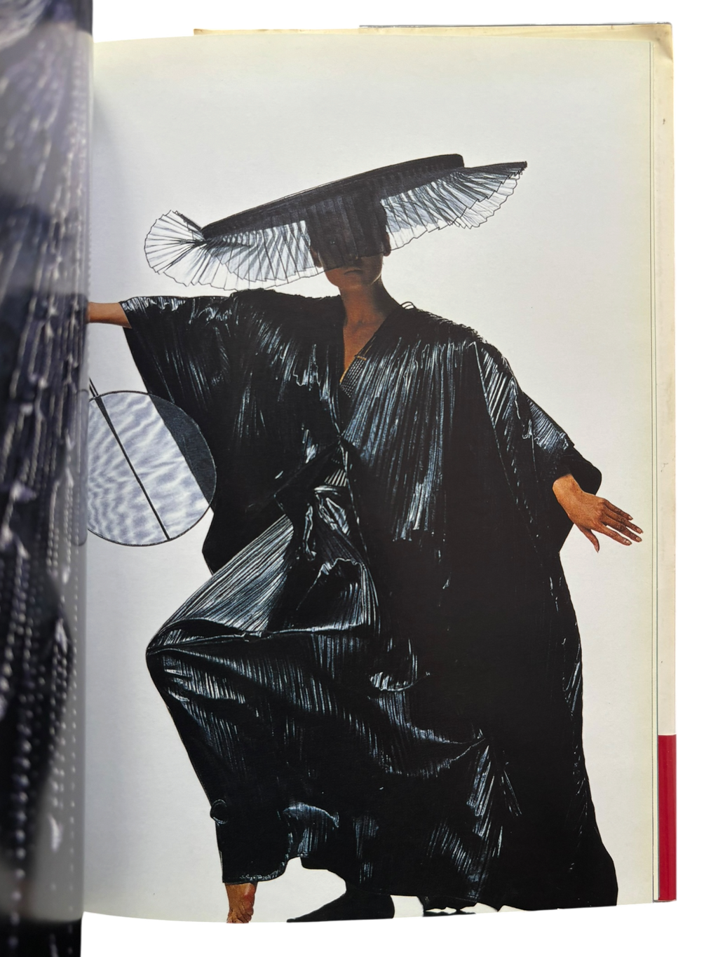 Mémoire de la Mode: Issey Miyake (1998)